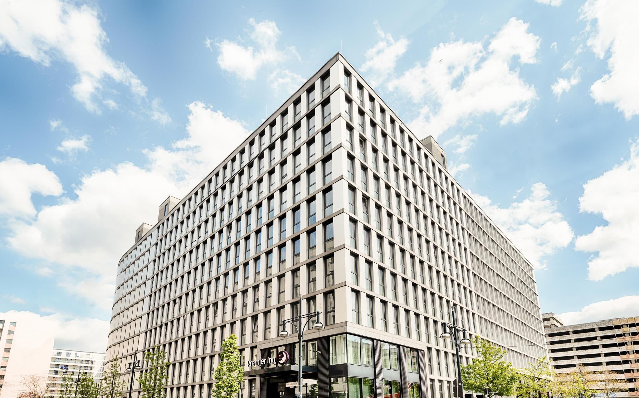 المنشأة من الخارج