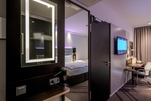 Soundproofing, free WiFi, bed sheets