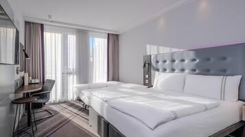 Standard-Vierbettzimmer | Schallisolierte Zimmer, kostenloses WLAN, Bettwäsche
