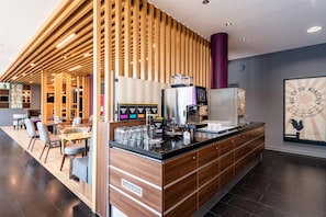 Colazione a buffet, servita tutte le mattine (17.9 EUR a persona)