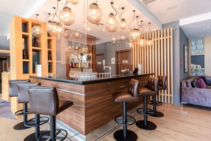 Bar (on property) - Premier Inn Stuttgart Airport (Leinfelden-Echterdingen)