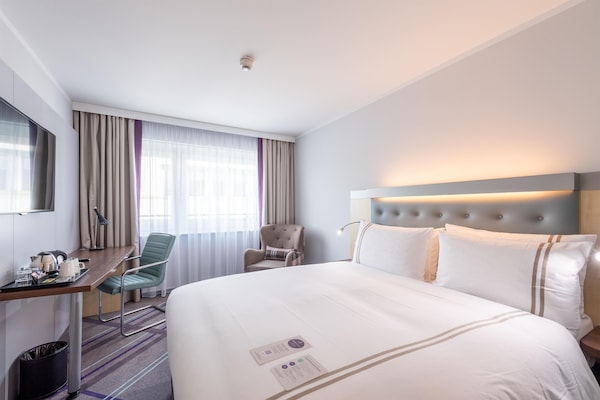 Quarto casal standard | Quartos à prova de som, Wi-Fi de cortesia, roupa de cama