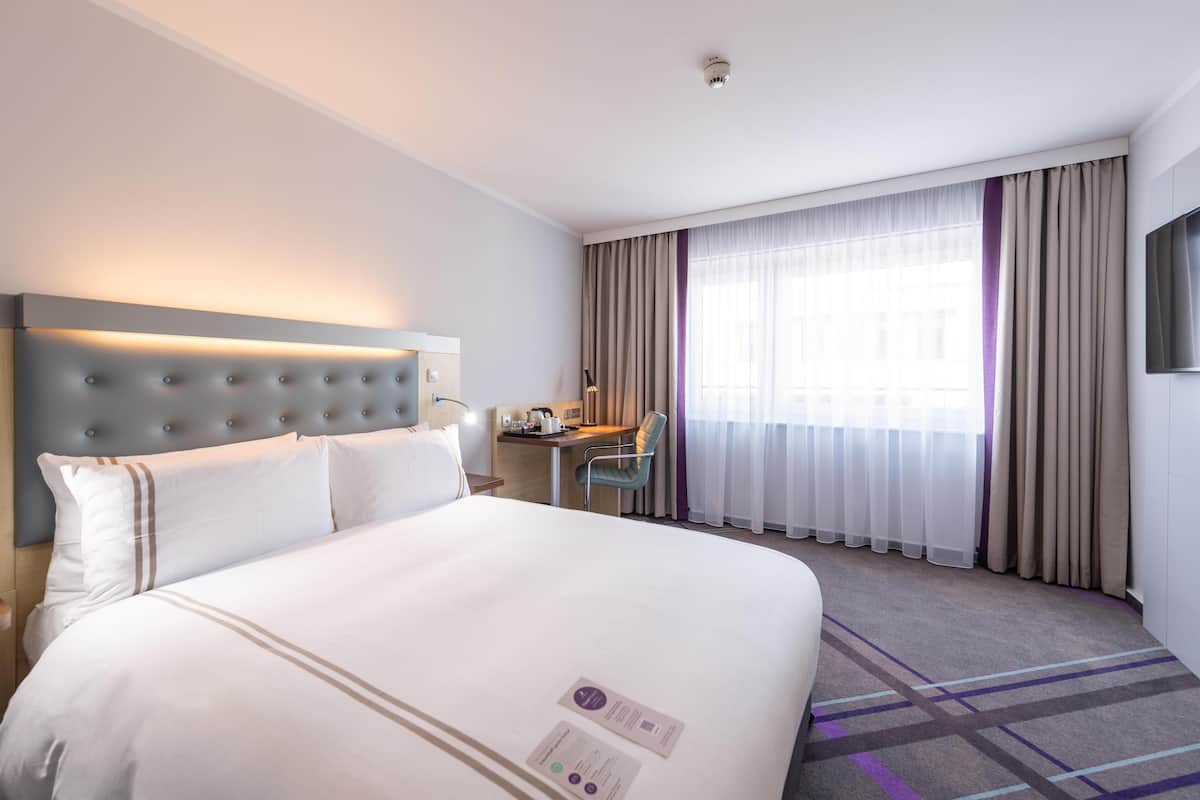 Double Room, Roll-in Shower | 1 bedroom, free WiFi