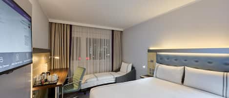Family Triple Room | Soundproofing, free WiFi, bed sheets