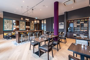 Tägliches Frühstücksbuffet (17.9 EUR pro Person)