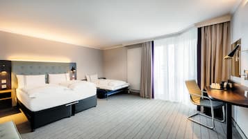 Soundproofing, free WiFi, bed sheets