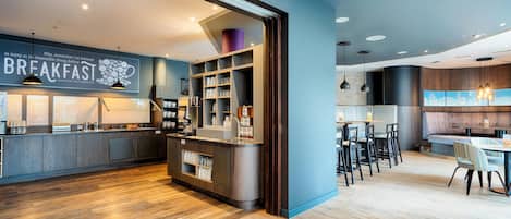 Soundproofing, free WiFi