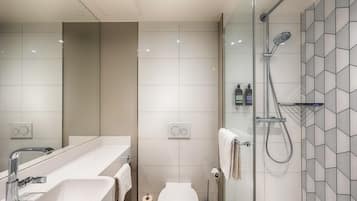 Superior-Doppelzimmer | Badezimmer | Kostenlose Toilettenartikel