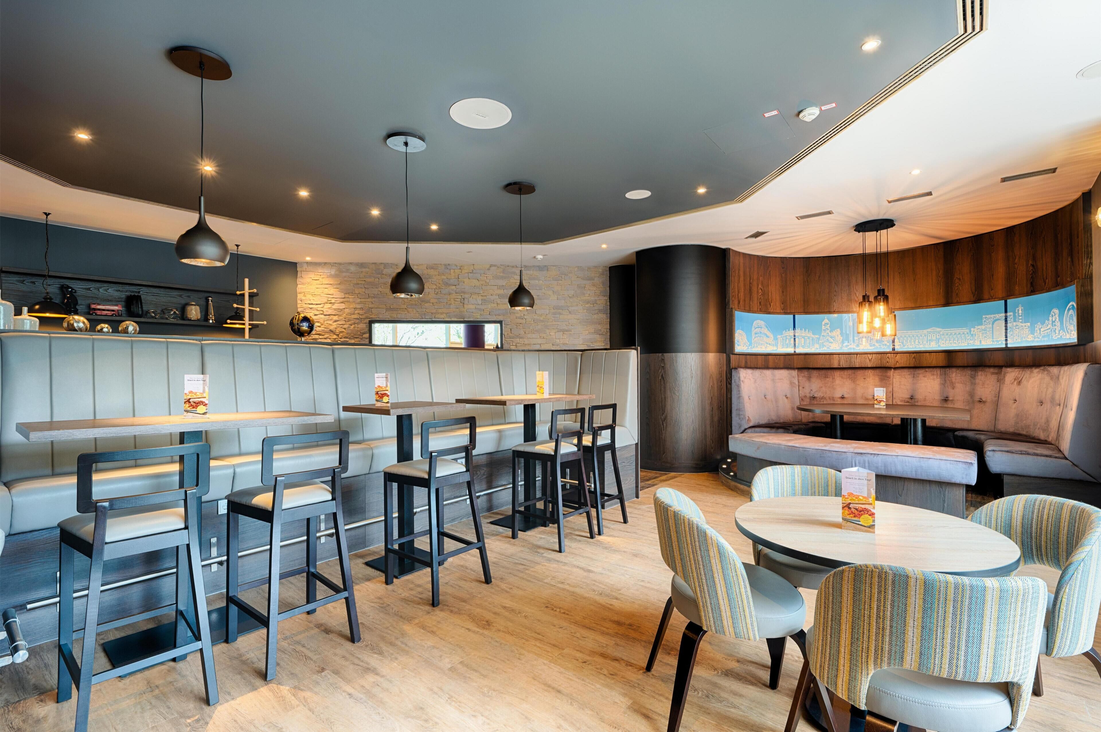 Desayuno buffet todos los días (EUR 17.9 por persona) 