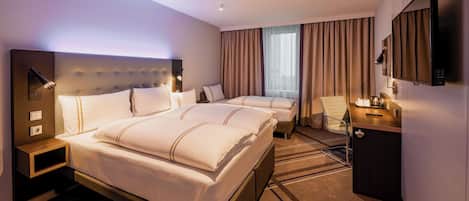 Habitación cuádruple estándar | Insonorización, wifi gratis y ropa de cama