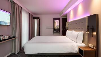 Twin Room, Roll-in Shower | Soundproofing, free WiFi, bed sheets