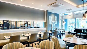 Bar (in der Unterkunft)