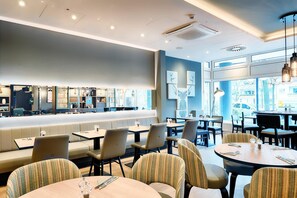 Bar (on property) - Premier Inn Berlin City Süd (Berlin)