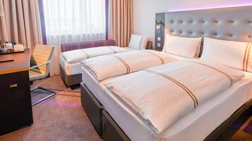 Standard-Dreibettzimmer | Schallisolierte Zimmer, Bügeleisen/Bügelbrett, kostenloses WLAN