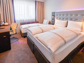 Standard Triple Room | Soundproofing, iron/ironing board, free WiFi, bed sheets - Premier Inn Saarbrücken City Congresshalle (Saarbrücken)