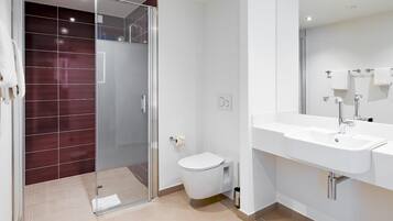 Zweibettzimmer, rollstuhlgeeignete Dusche | Barrierefreies Bad
