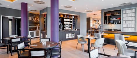 Petit déjeuner buffet servi tous les jours en supplément