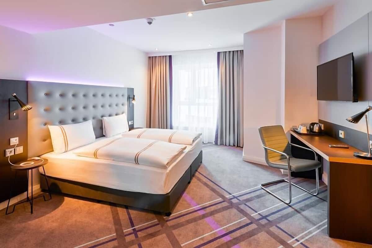 Twin Room, Roll-in Shower | 1 bedroom, free WiFi