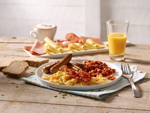 Daily buffet breakfast (EUR 17.9 per person)