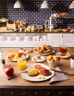 Daily buffet breakfast (EUR 17.9 per person)