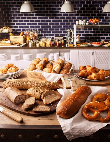 Daily buffet breakfast (EUR 17.9 per person)
