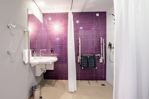 Double Room, Roll-in Shower | Accessible bathroom