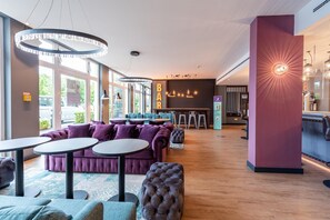 Lobby - Premier Inn München Airport Ost (Oberding)