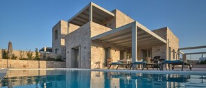 Villa, Smoking