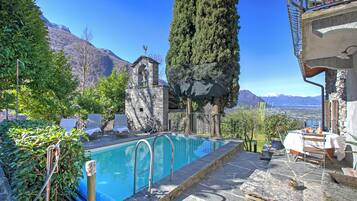 Piscine extérieure (ouverte en saison)