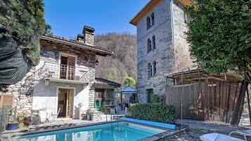 Piscine extérieure (ouverte en saison)