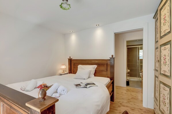 Apartemen Keluarga, beberapa kamar, 2 kamar mandi, tepi gunung (Mille Colline la Casa 2) | 2 kamar tidur dan seprai linen