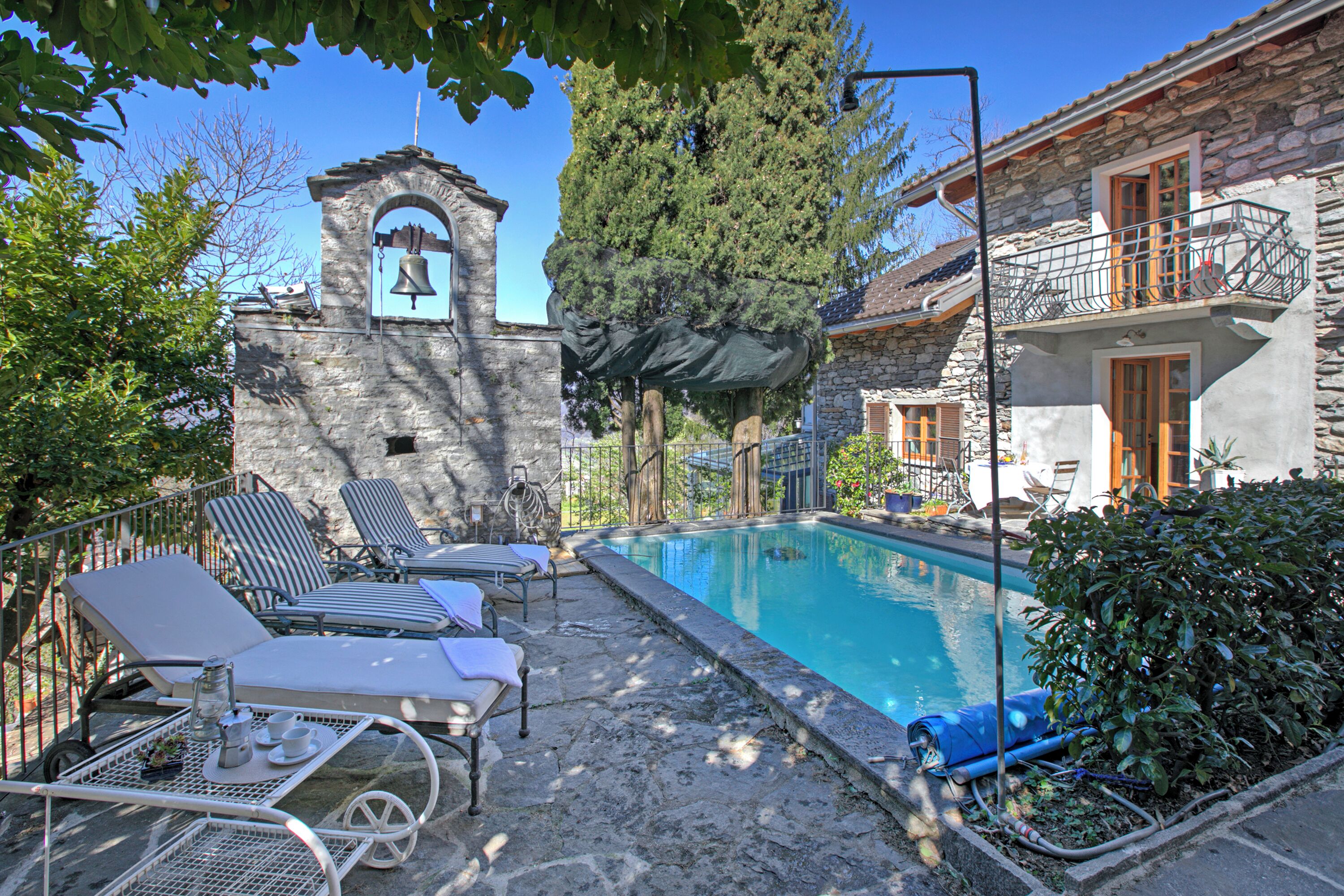 حمّام سباحة خارجي موسمي