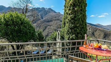 Familienapartment, Mehrere Schlafzimmer, Bergseite (Mille Colline la Casa 1 duplex) | Speisen im Freien