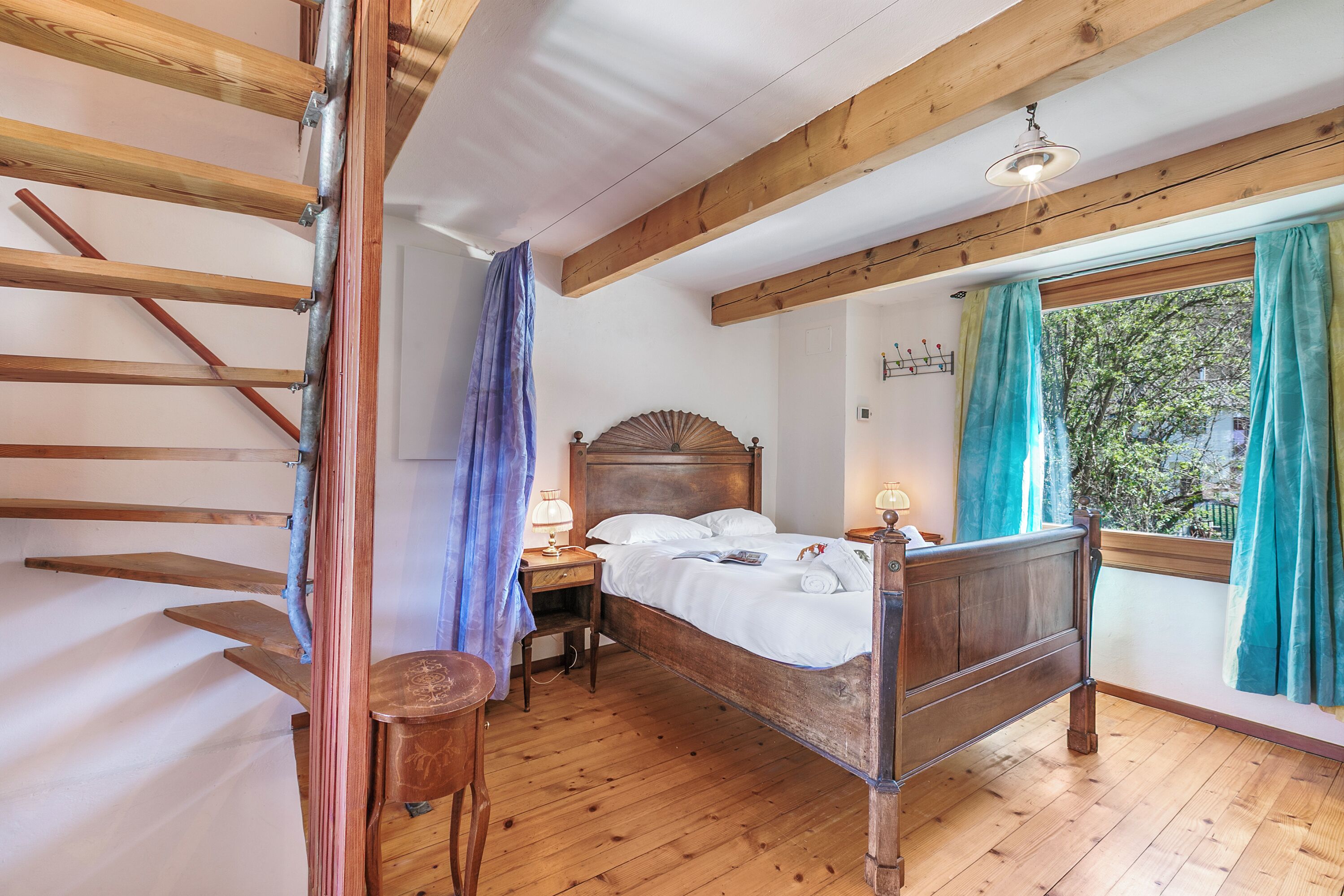 Smekmånadsstuga - flera sovrum - intill bergen (Mille Colline la Torre) | 2 sovrum och sängkläder