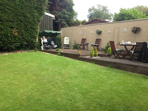 Garden - Room-large Home in Prime Location for al (Wetherby)