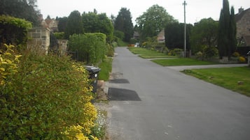 Asrama Umum, 2 kamar tidur, Boleh Merokok | Taman