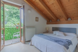 1 slaapkamer, een strijkplank/strijkijzer, gratis wifi, beddengoed