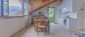 Queen Lake View by Varenna Holidays