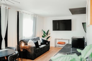Premium Studio, 1 King Bed with Sofa bed | Living area - Arcadia Hotel (Garden City)