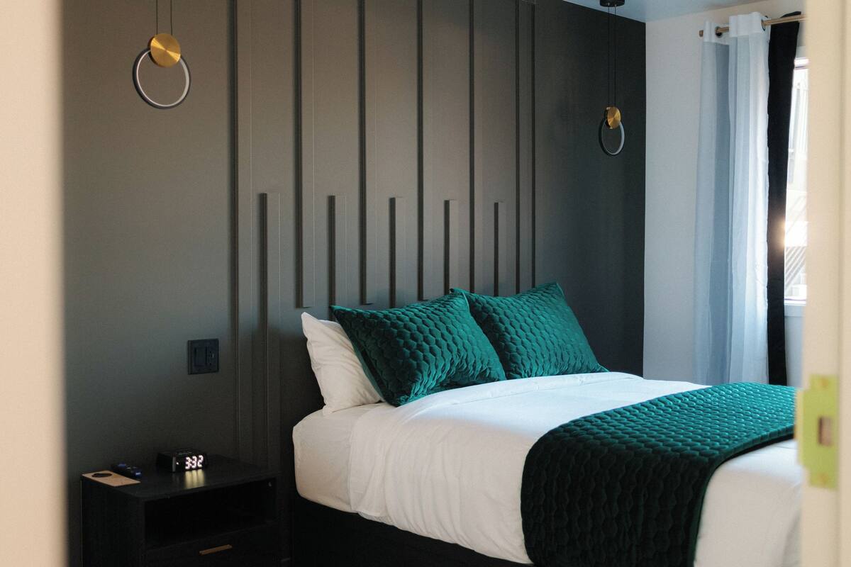 Ground Floor Queen Room | WiFi (free), individually decorated, individually furnished, bed sheets