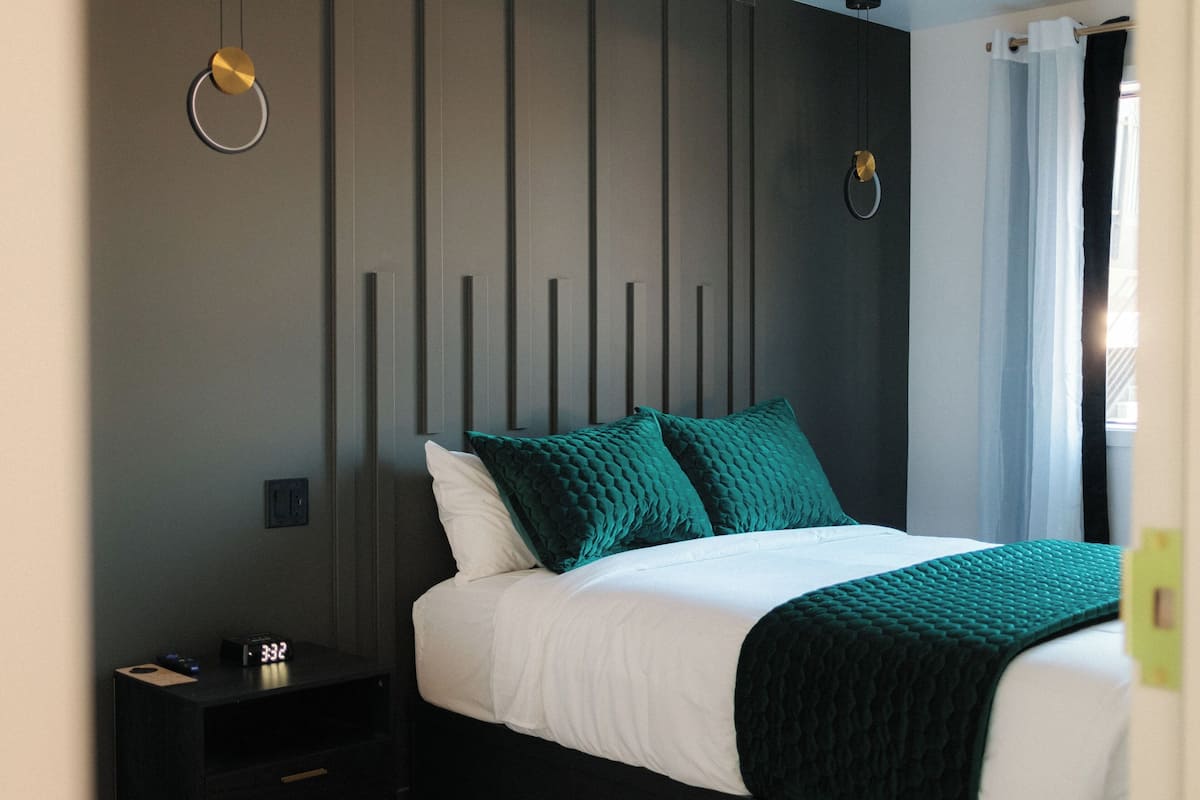 Estudio Confort, 1 cama de matrimonio | Decoración individual, mobiliario individual, wifi gratis y ropa de cama
