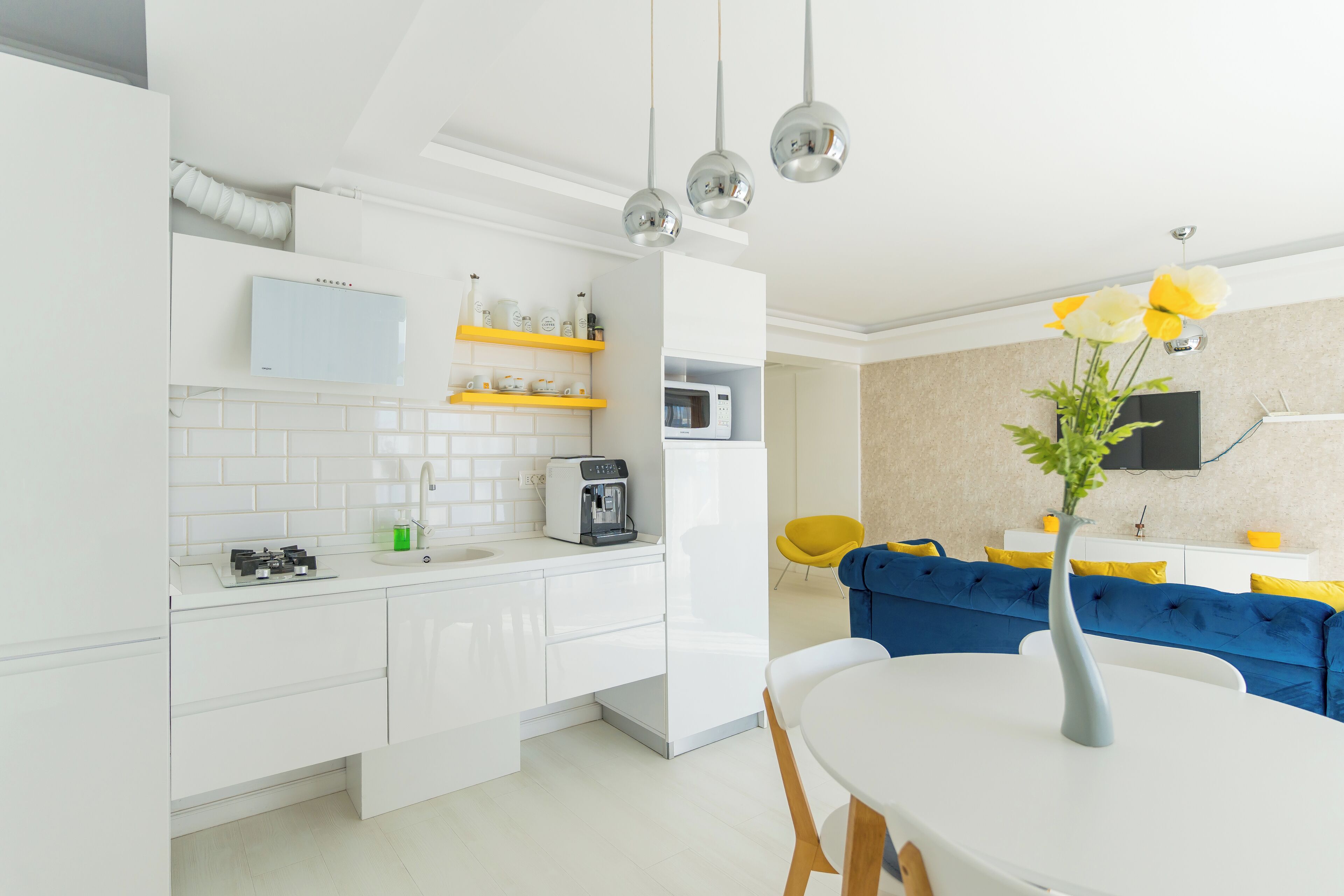 Deluxe appartement, balkon, uitzicht op zee | Privékeuken | Een espressoapparaat, een koffiezetapparaat/waterkoker, een kinderstoel