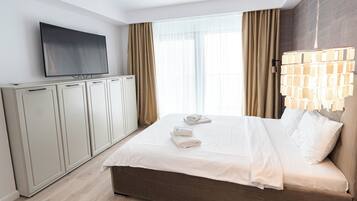 Ático Deluxe, vistas al mar | Cortinas opacas y sistema de insonorización