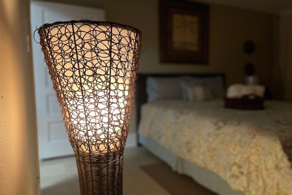 5 bedrooms, iron/ironing board, WiFi, bed sheets