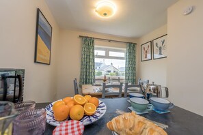 Dining - Cae-Calch | Three Bedroom Bungalow in Seaside Village Morfa Nefyn (Morfa Nefyn)