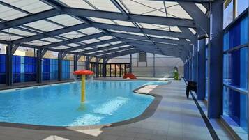 室外游泳池,恒温泳池