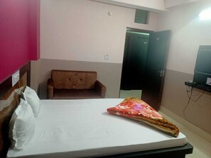 Deluxe Room - New Yatrik Hotel (Deoghar)