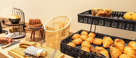 Café da manhã continental todos os dias (EUR 15 por pessoa)