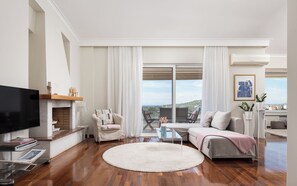 别墅, 海景 | 客厅 | 50-英寸智能电视（配备卫星频道）、Netflix、流媒体服务