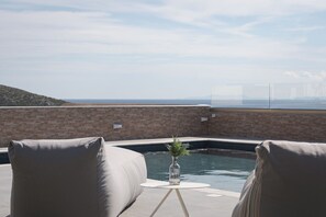 Seasonal outdoor pool, sun loungers - LaGon Luxury Villa (Kalyvia Thorikou)